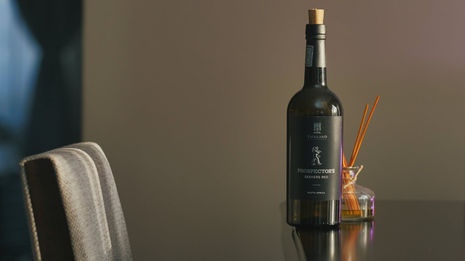 The Vermora Reserva bottle — wax-sealed, hand-numbered, photographed on linen with a pair of antique scissors.